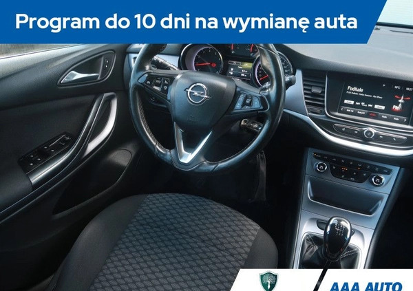 Opel Astra cena 54000 przebieg: 82679, rok produkcji 2016 z Siemiatycze małe 277